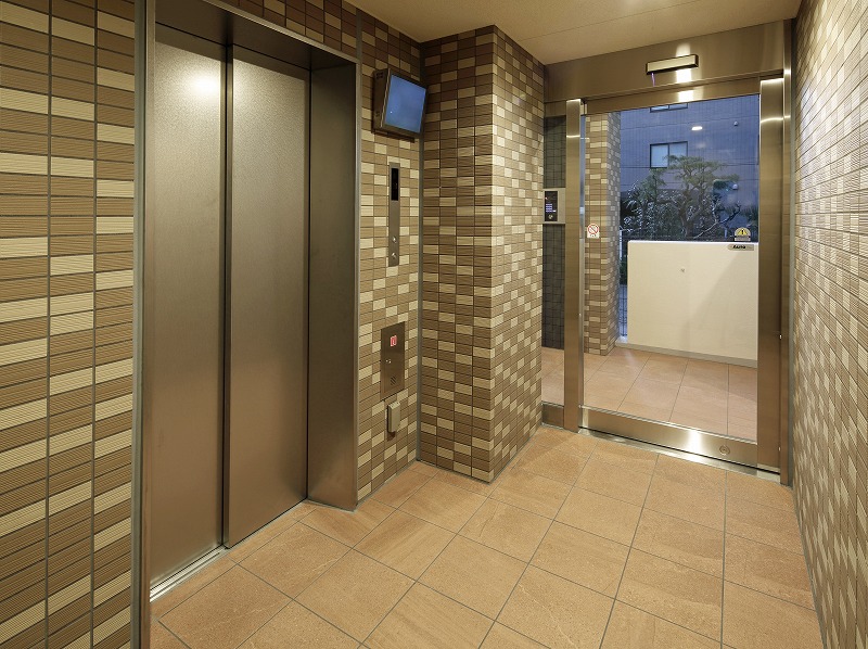 1F エレベーターホール